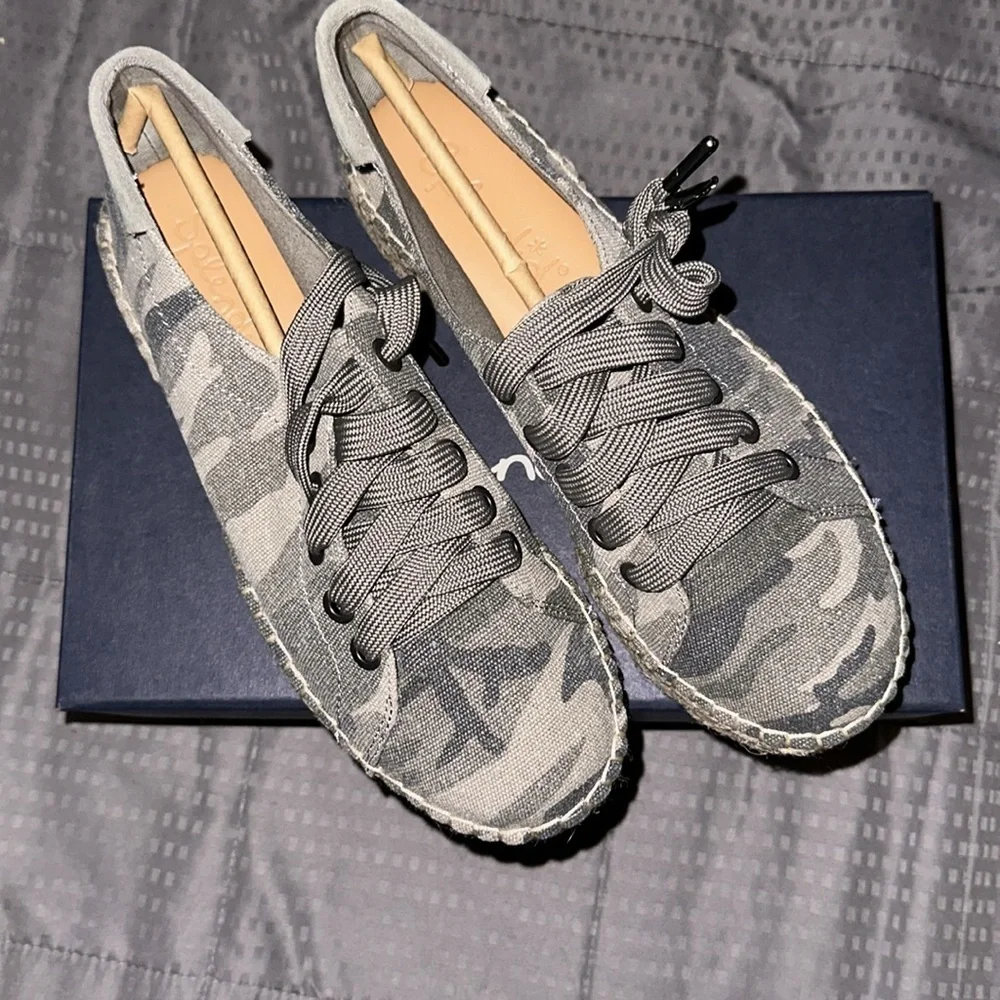 Splendid camo espadrille size 8